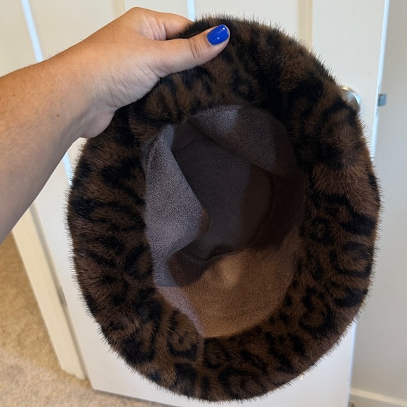 Chic Leopard Print Faux Fur bucket Hat - Picture 2 of 2